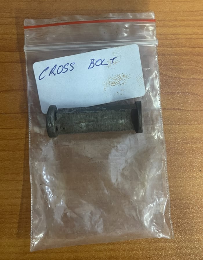 Stock Cross bolt